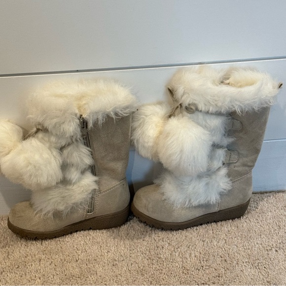 Old Navy pom pom boots - Picture 4 of 8